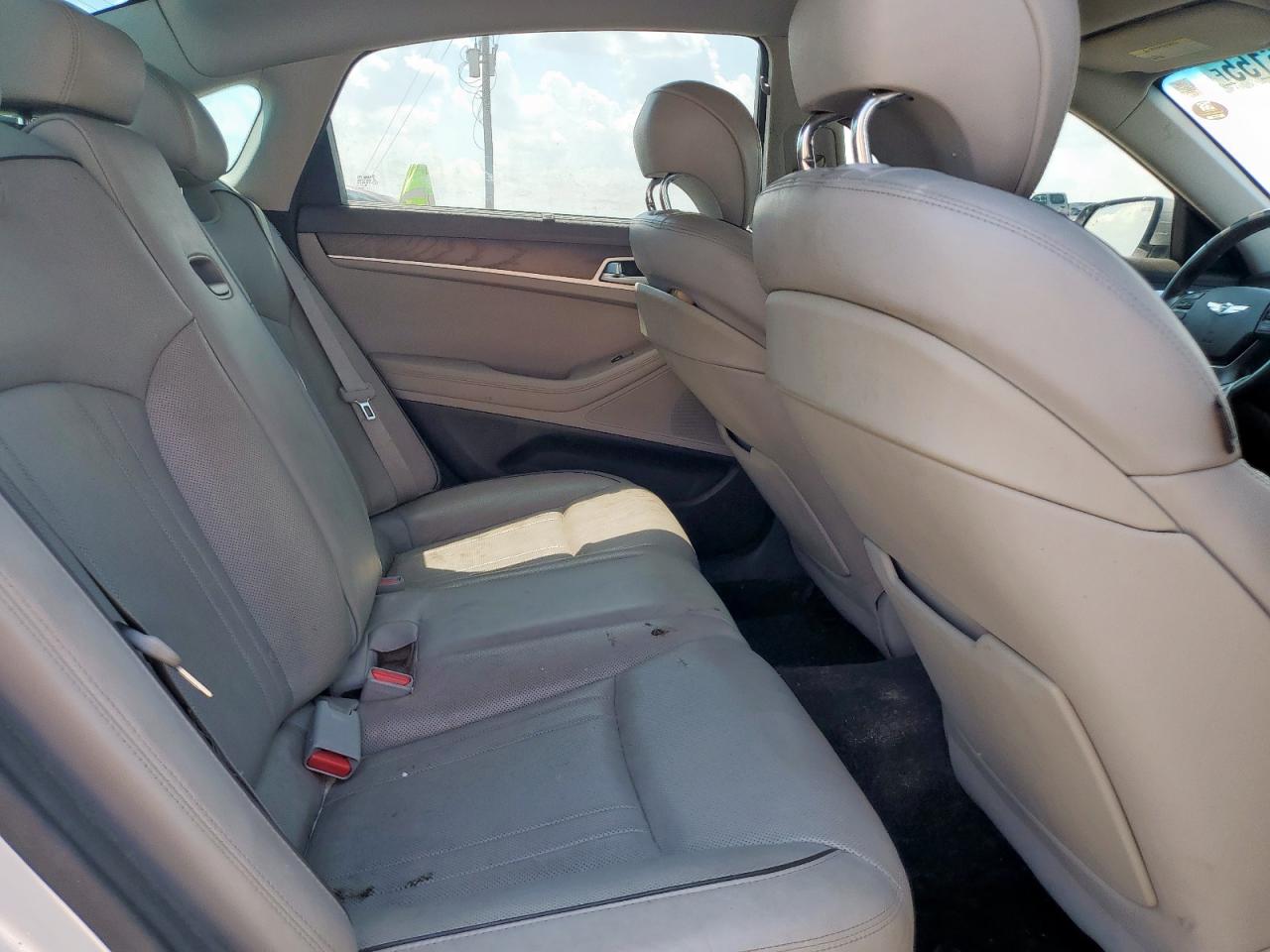 2015 Hyundai Genesis 5.0L VIN: KMHGN4JF7FU060610 Lot: 71366155