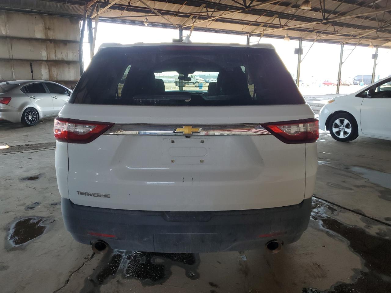 2018 Chevrolet Traverse Ls VIN: 1GNERFKW9JJ240523 Lot: 81901395