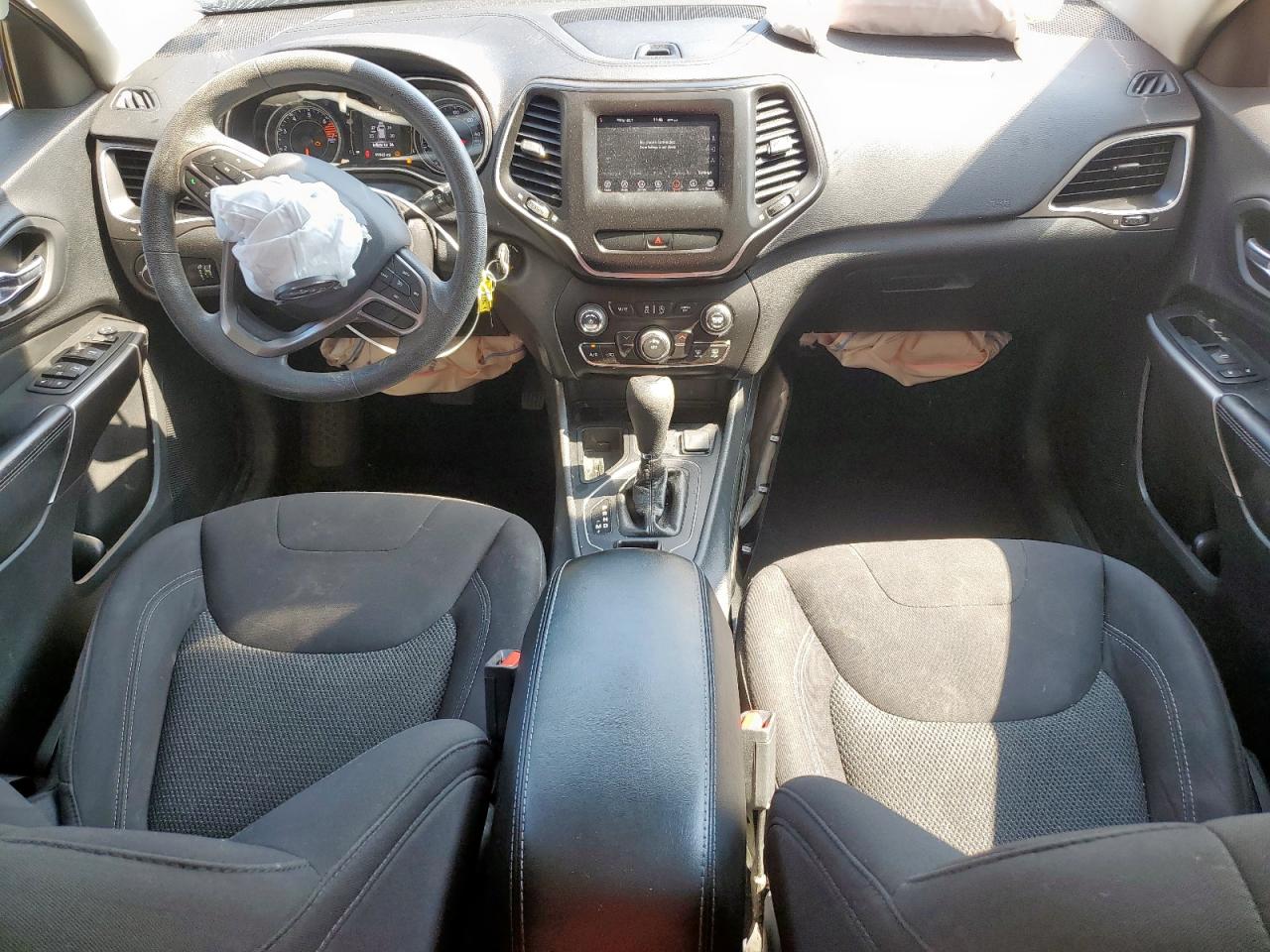 2019 Jeep Cherokee Latitude VIN: 1C4PJLCBXKD486404 Lot: 81214195