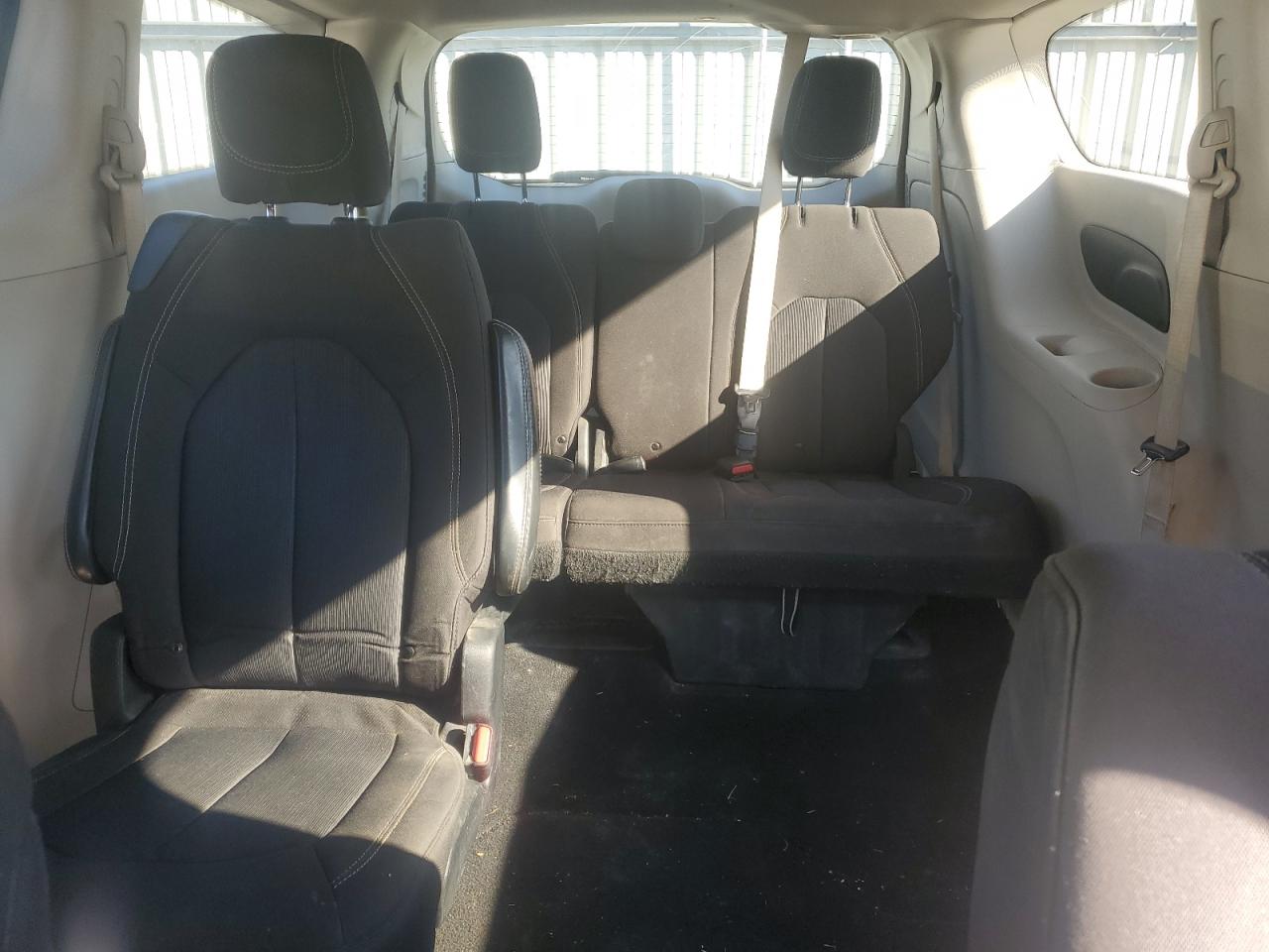 2020 Chrysler Voyager Lx VIN: 2C4RC1CGXLR171913 Lot: 84238555