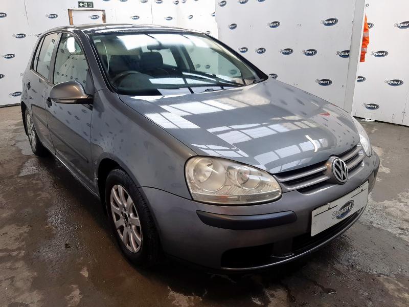 2004 VOLKSWAGEN GOLF FSI SE 