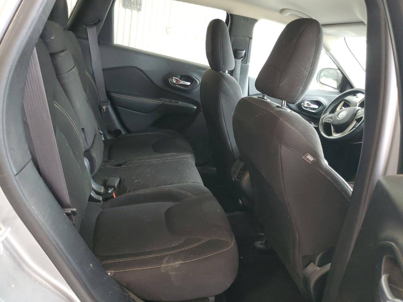 2016 Jeep Cherokee Latitude VIN: 1C4PJLCB4GW291961 Lot: 83844375