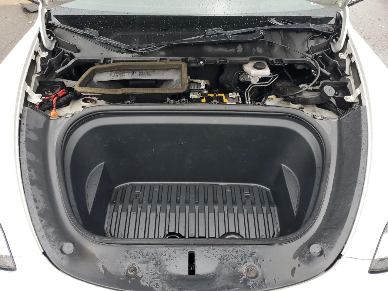 2020 Tesla Model Y VIN: 5YJYGDEE8LF044327 Lot: 84012505