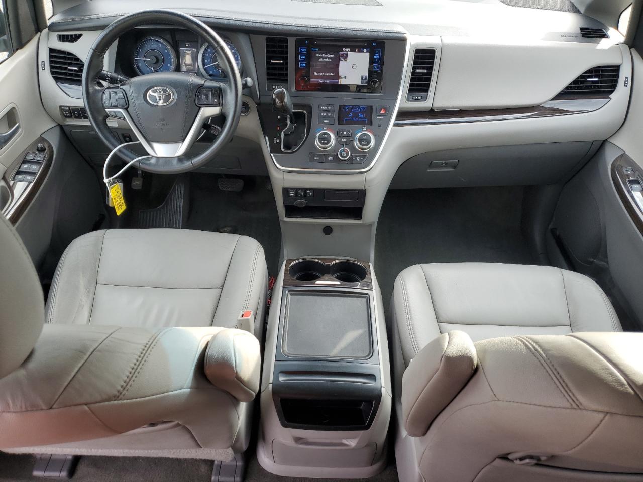 2017 Toyota Sienna Xle VIN: 5TDYZ3DC8HS830233 Lot: 84717775