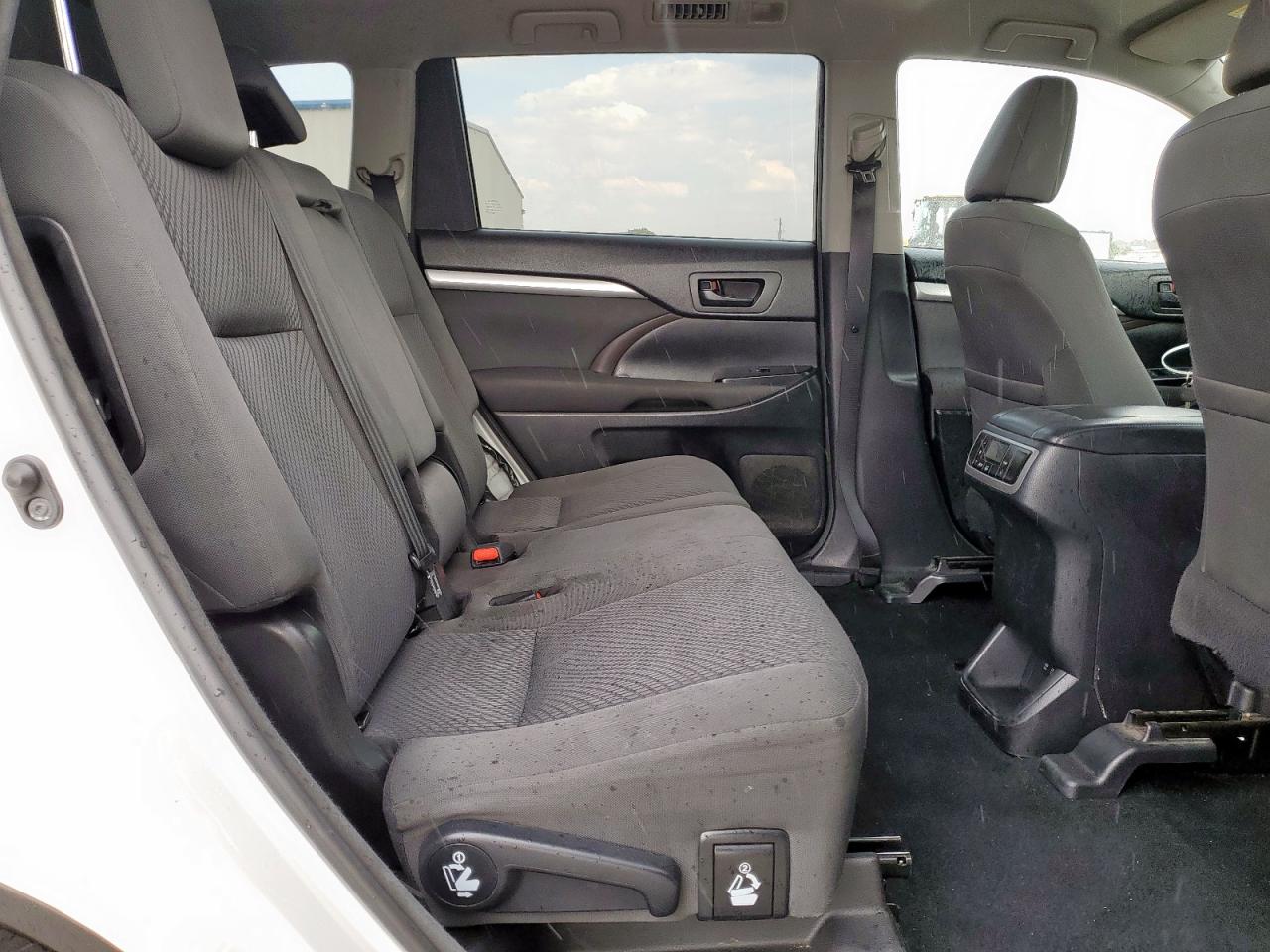 2017 Toyota Highlander Le VIN: 5TDZARFH3HS031838 Lot: 81336285