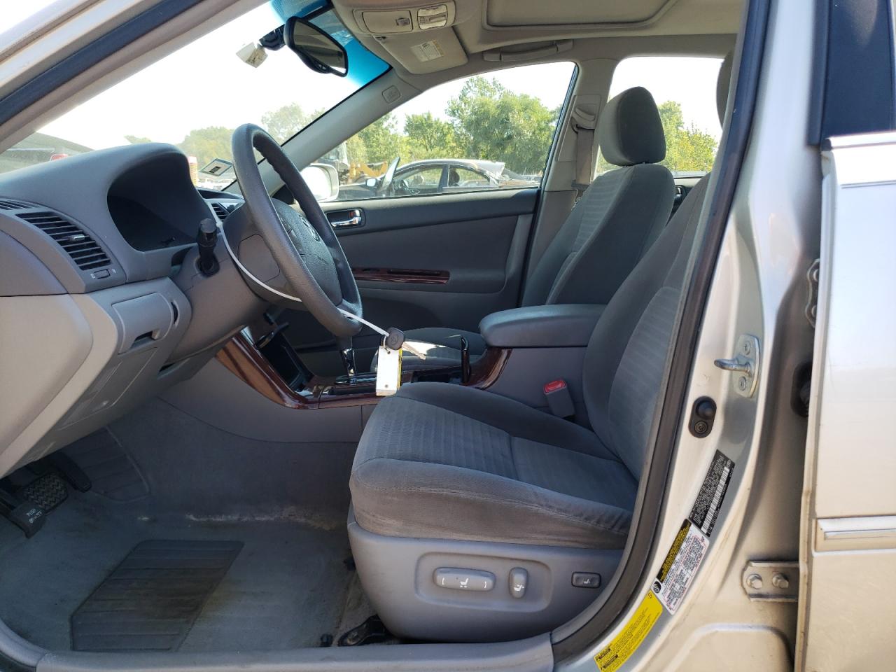 2005 Toyota Camry Le VIN: 4T1BE30K05U523799 Lot: 82148935