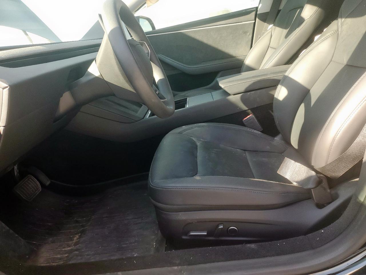 2024 Tesla Model 3 VIN: 5YJ3E1EB8RF733832 Lot: 84284095