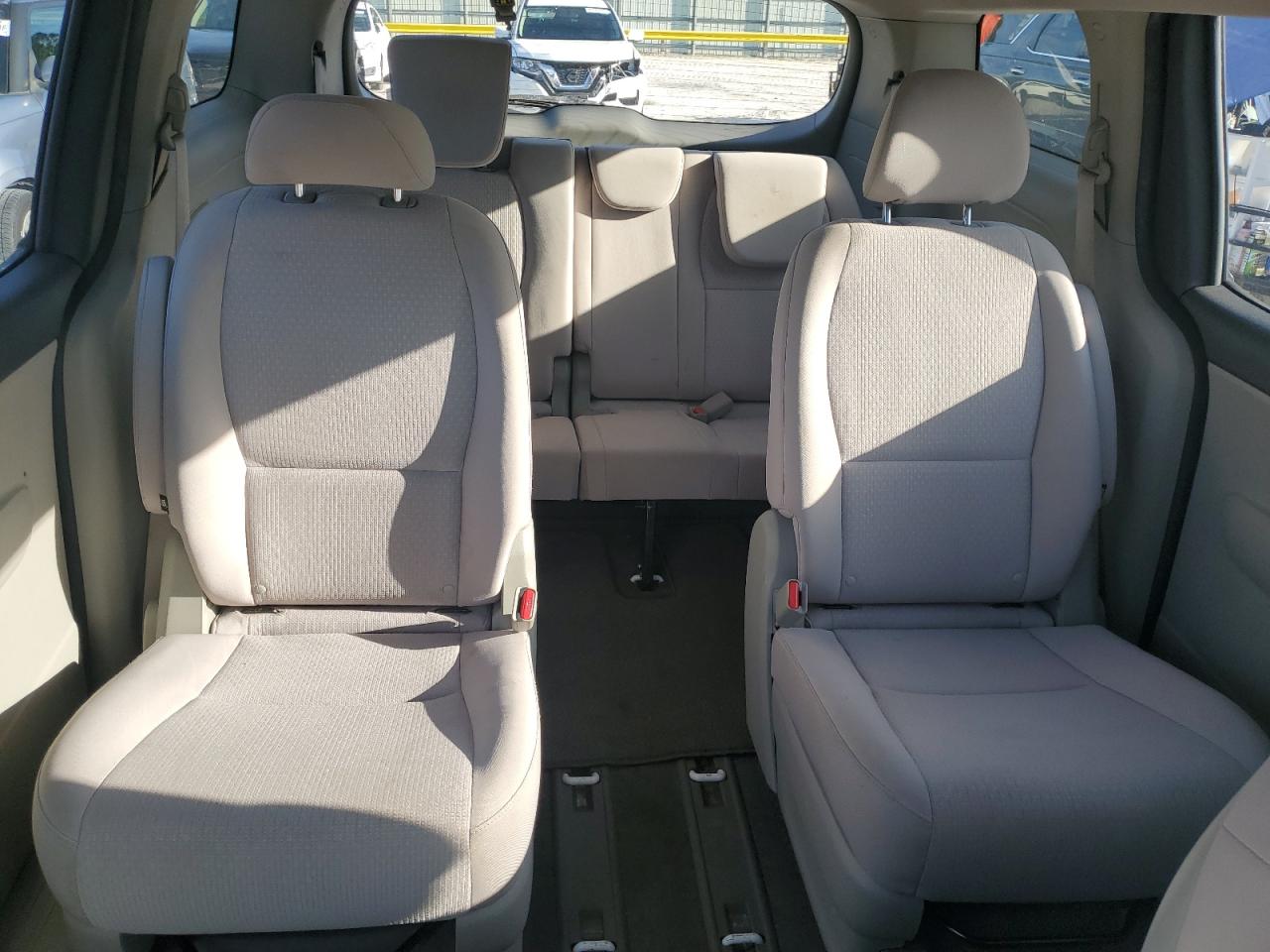 2018 Kia Sedona Lx VIN: KNDMB5C17J6373578 Lot: 81616315