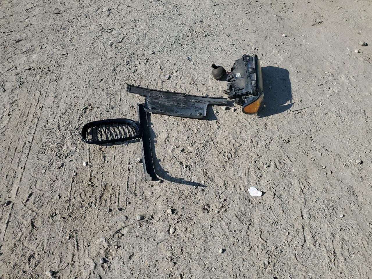 2004 BMW 325 Xi VIN: WBAEU33404PM61042 Lot: 80633285