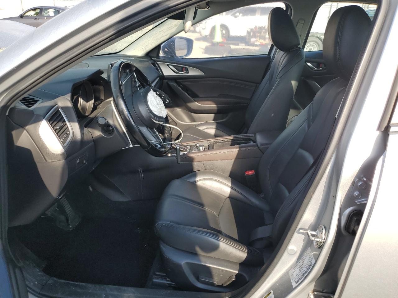 2018 Mazda 3 Touring VIN: 3MZBN1V32JM260818 Lot: 71362325