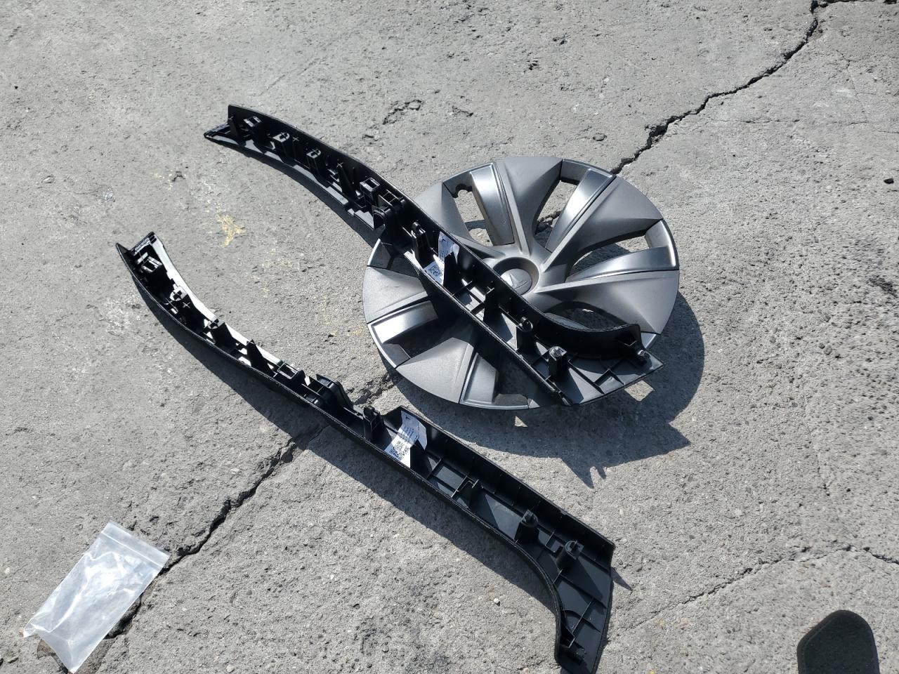 2025 Tesla Model Y VIN: 7SAYGDED1SF320663 Lot: 82079035