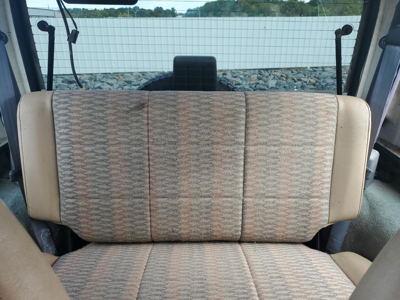 2000 Jeep Wrangler / Tj Se VIN: 1J4FA29P8YP735101 Lot: 81805125