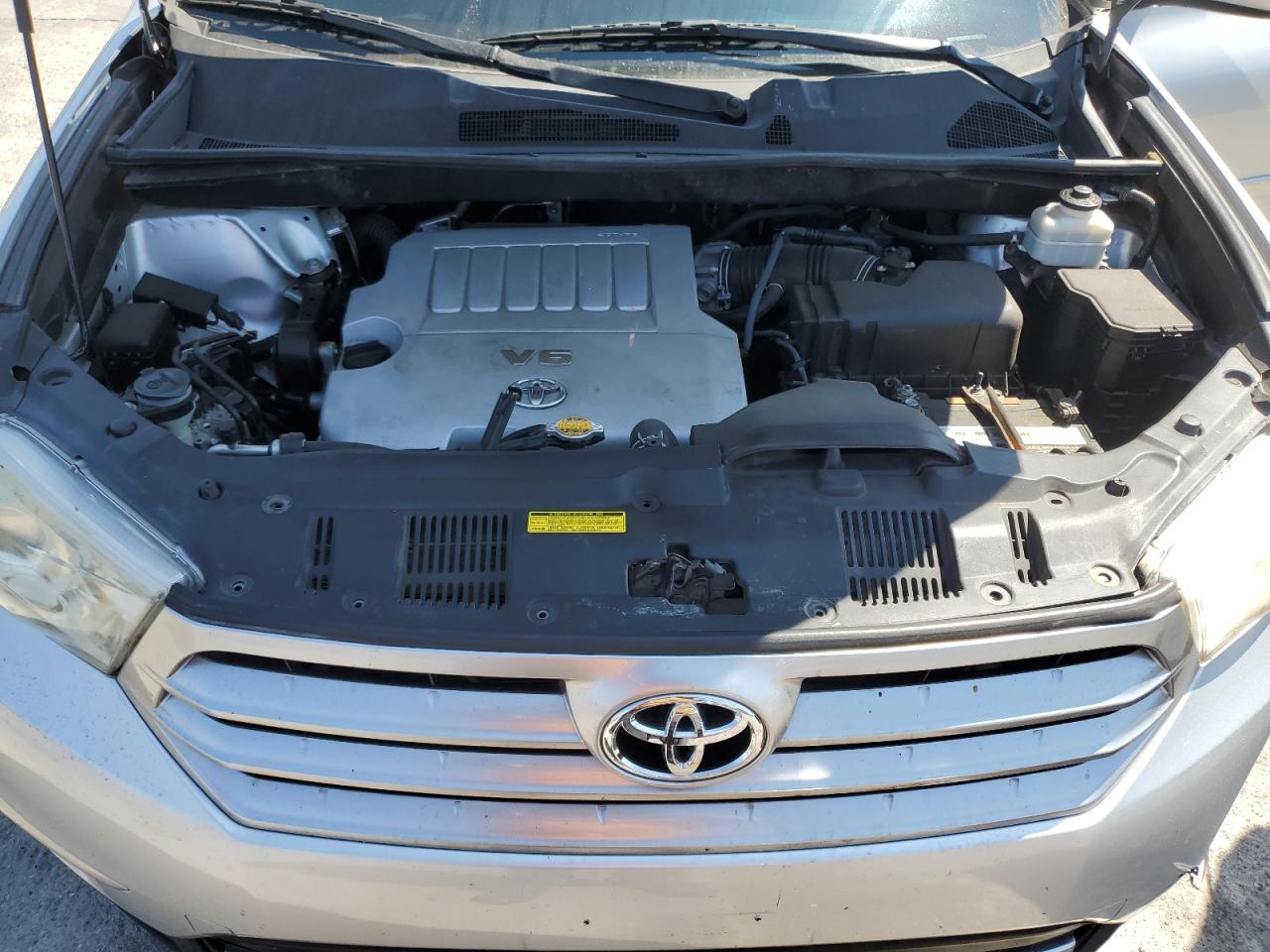 2011 Toyota Highlander Base VIN: 5TDZK3EH4BS025033 Lot: 71559955