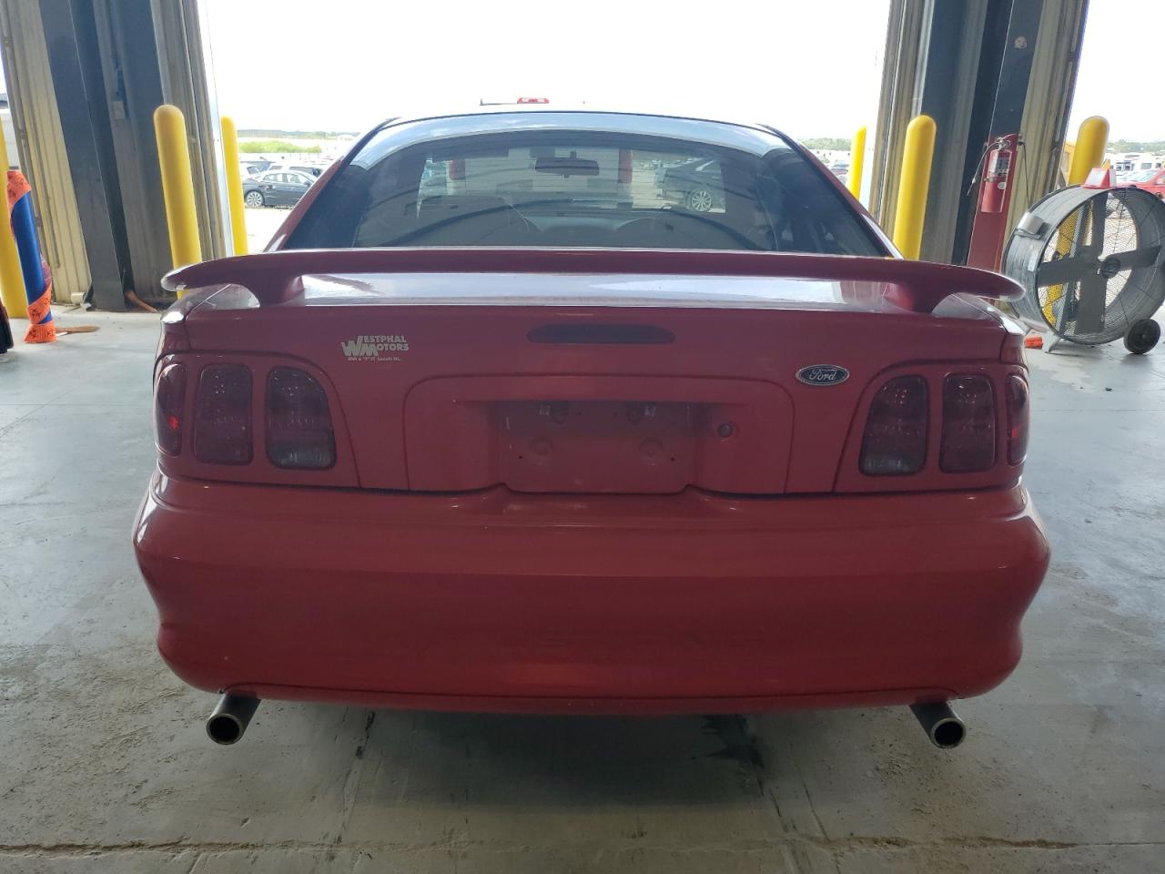 1998 Ford Mustang VIN: 1FAFP404XWF153965 Lot: 81031665