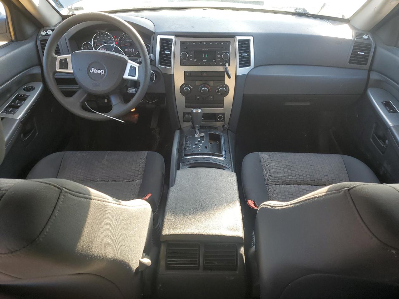 1J8GR48K48C147569 2008 Jeep Grand Cherokee Laredo