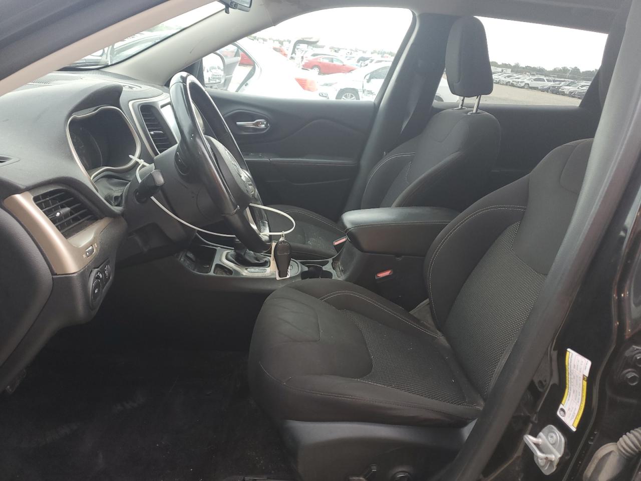 2017 Jeep Cherokee Latitude VIN: 1C4PJLCB2HW579012 Lot: 80733455