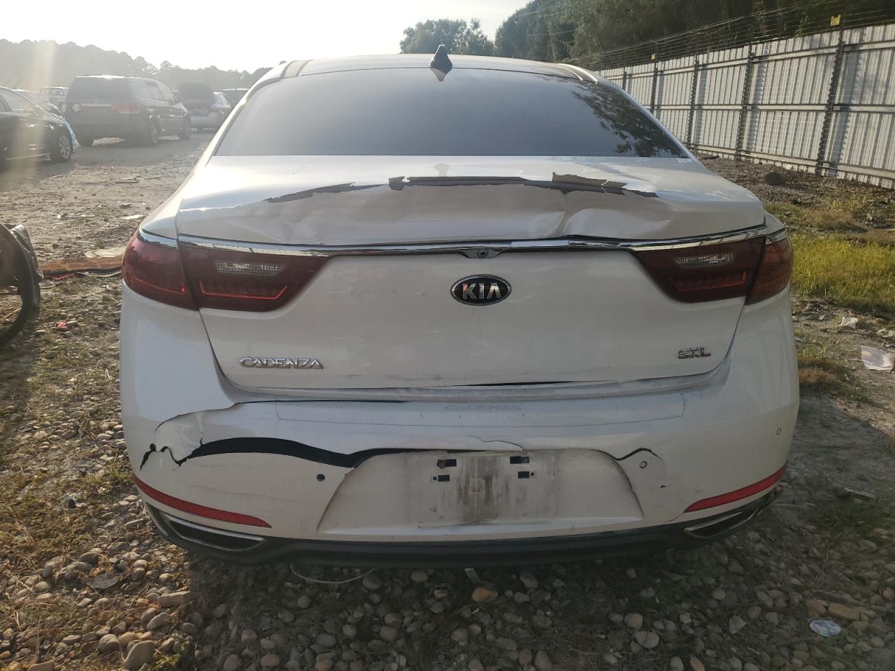 2017 Kia Cadenza Premium VIN: KNALC4J10H5071214 Lot: 83848235
