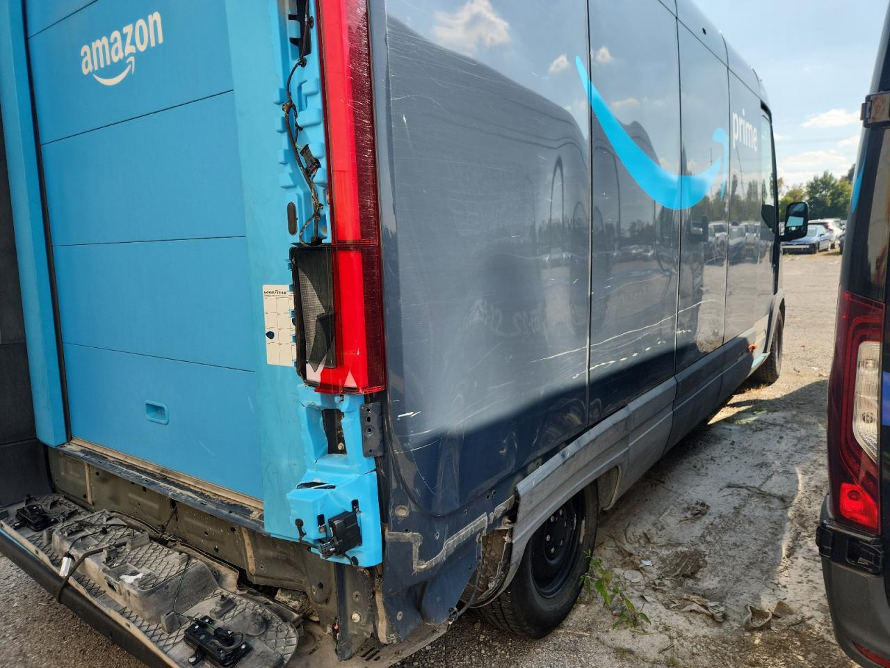 2022 Rivian Edv 700 7FCEHDB72NN005205 photo #4