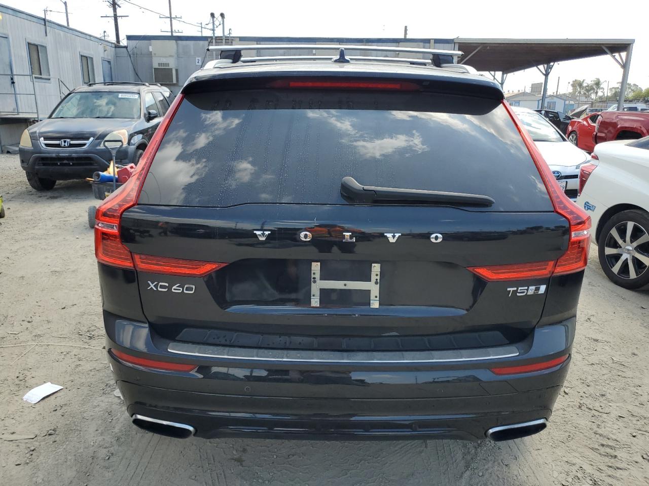 2019 Volvo Xc60 T5 R-Design VIN: LYV102RM8KB292430 Lot: 80570135