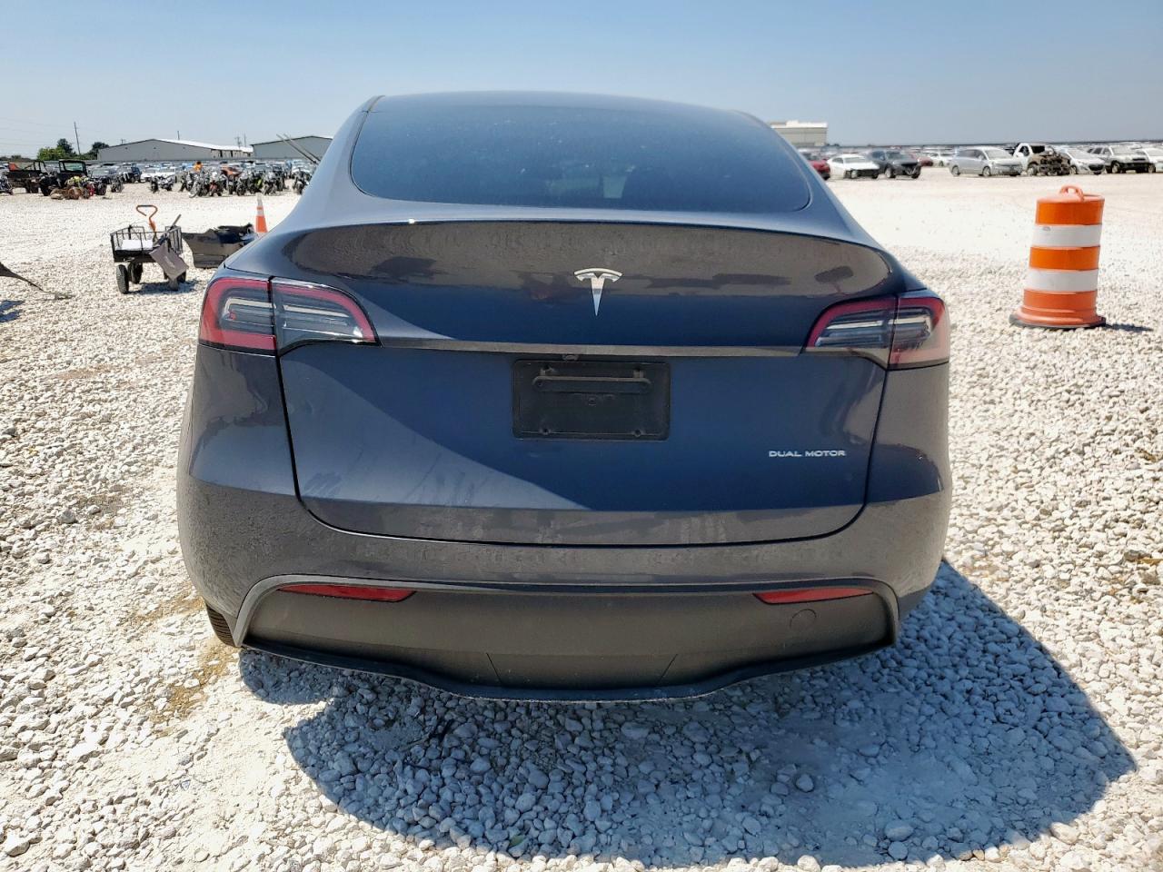 2023 Tesla Model Y VIN: 7SAYGDEE5PA204606 Lot: 72089105
