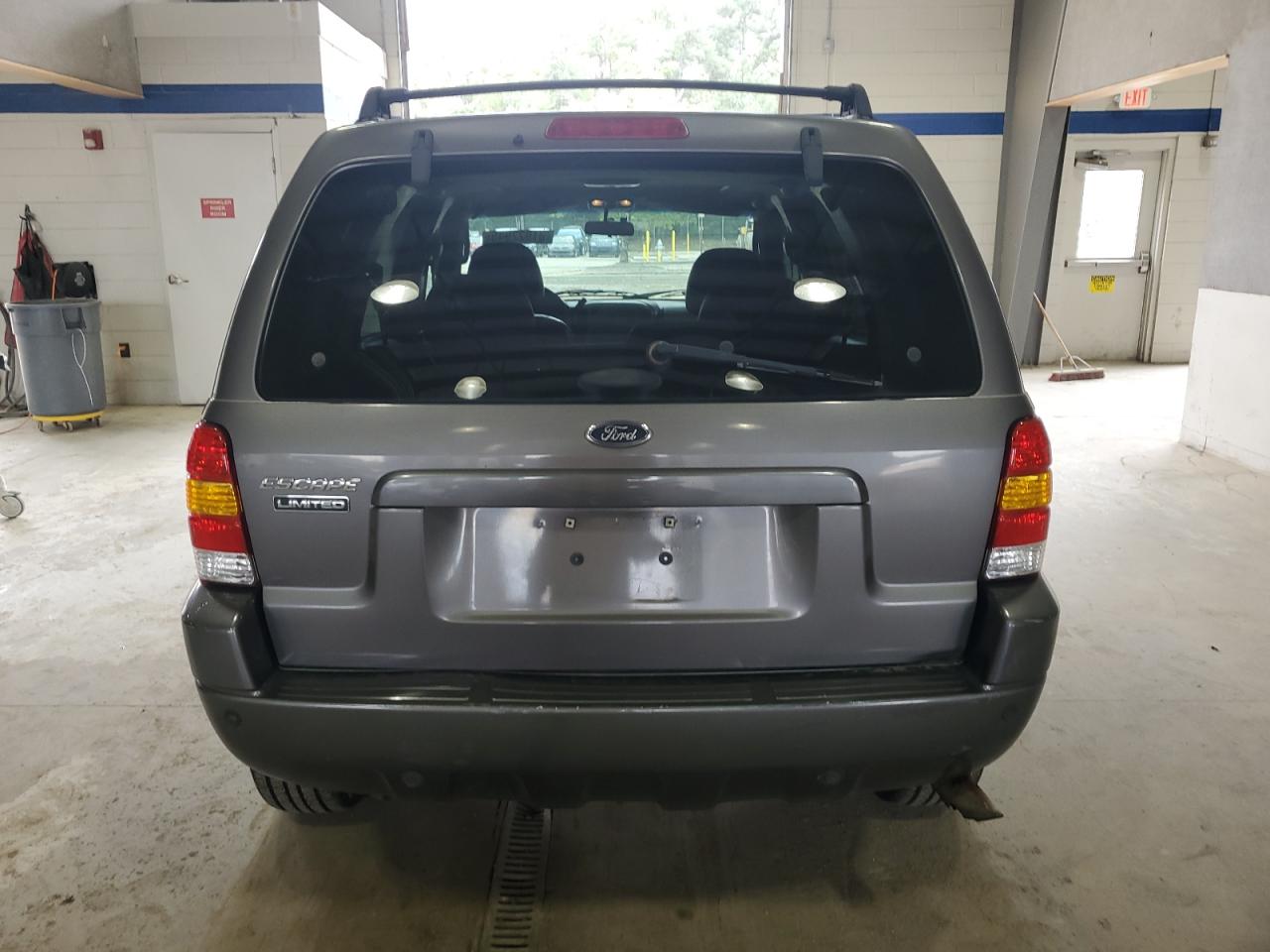 2003 Ford Escape Limited VIN: 1FMCU94153KB88916 Lot: 81922945