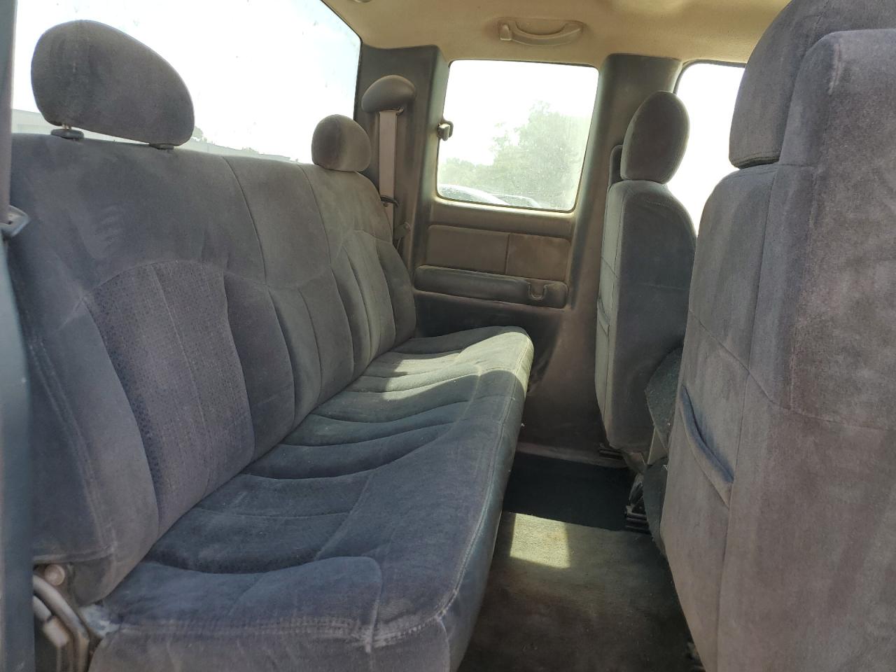 2000 Chevrolet Silverado C1500 VIN: 2GCEC19T9Y1261028 Lot: 81212065