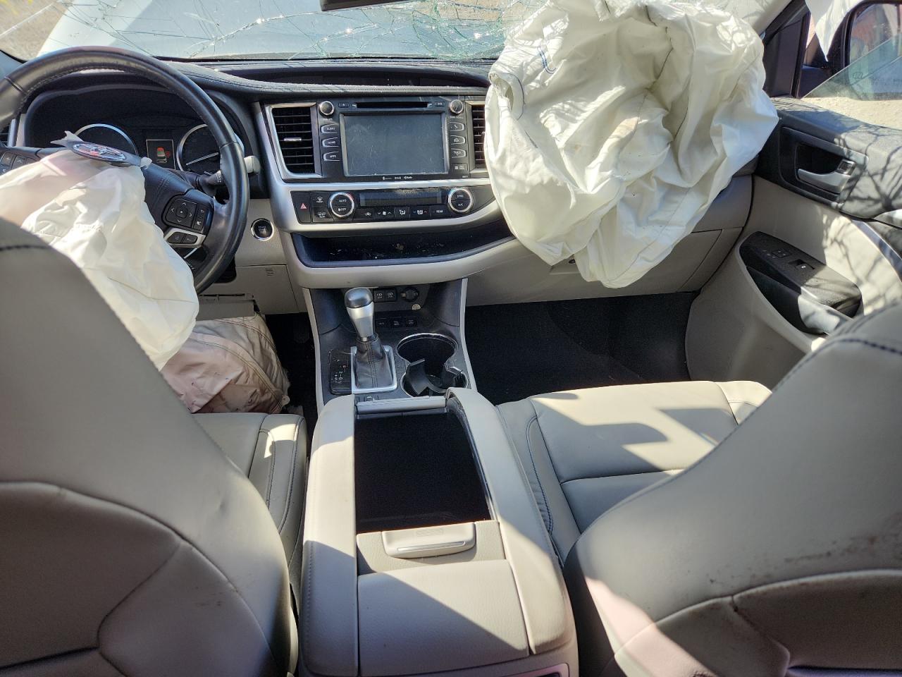 2018 Toyota Highlander Se VIN: 5TDJZRFH8JS895196 Lot: 70869335