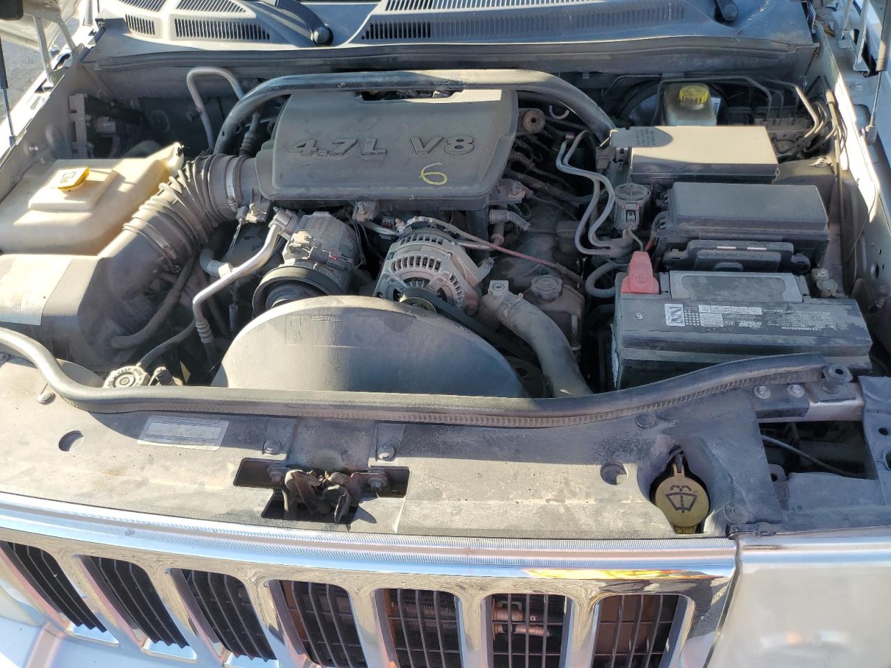 2008 Jeep Commander Sport VIN: 1J8HG48N78C159168 Lot: 81878975