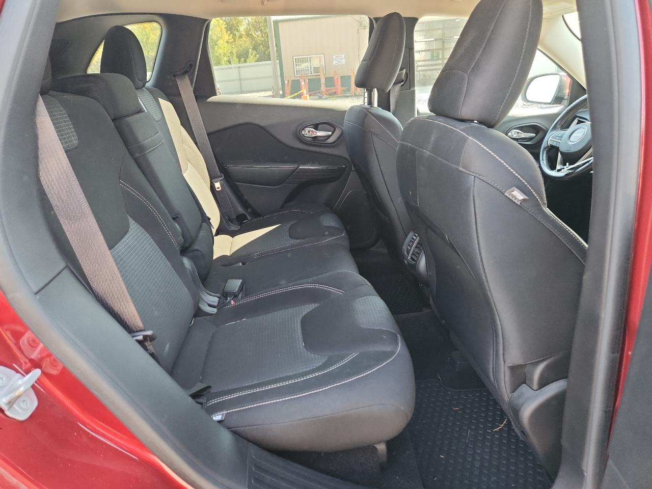 2015 Jeep Cherokee Latitude VIN: 1C4PJLCS1FW620890 Lot: 80917815