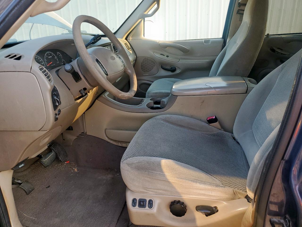 2000 Ford Expedition Xlt VIN: 1FMRU1563YLB35929 Lot: 81433945