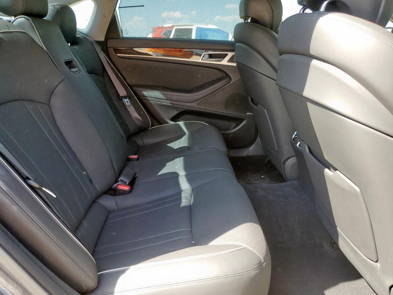 2015 Hyundai Genesis 3.8L VIN: KMHGN4JE6FU017108 Lot: 80389595