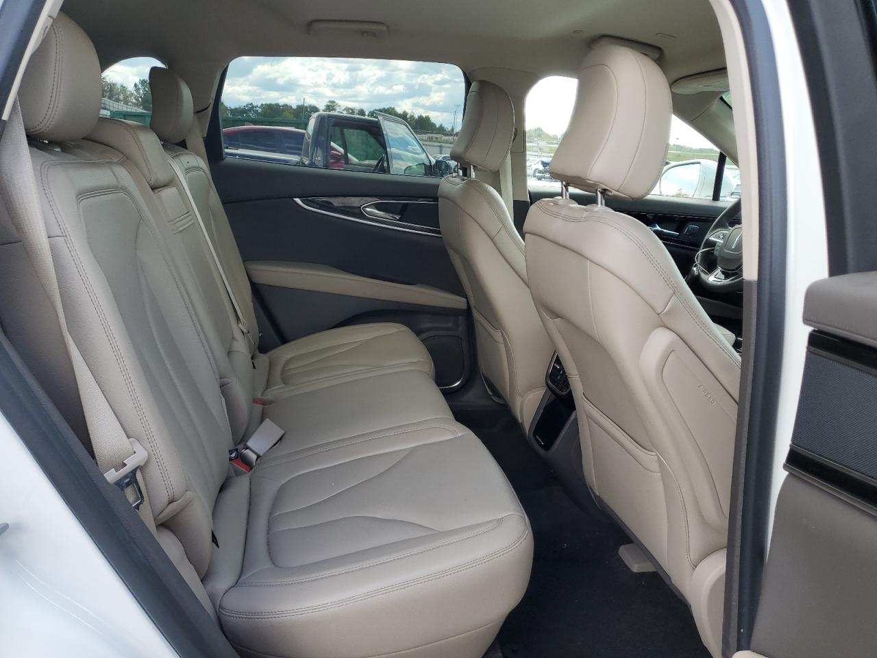 2022 Lincoln Nautilus VIN: 2LMPJ6J9XNBL18936 Lot: 84810575