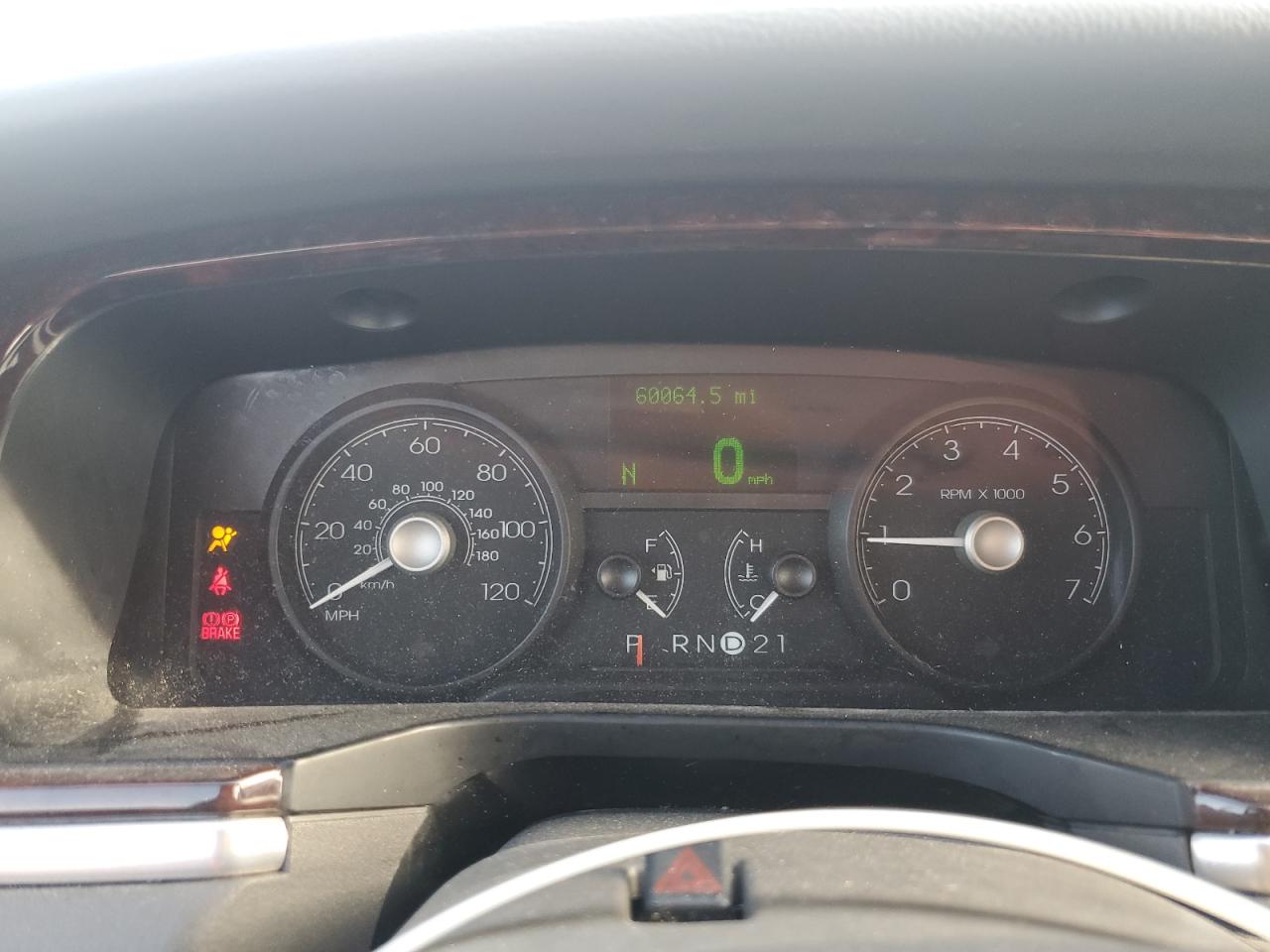 2009 Lincoln Town Car Signature Limited VIN: 2LNHM82V19X633700 Lot: 80480435