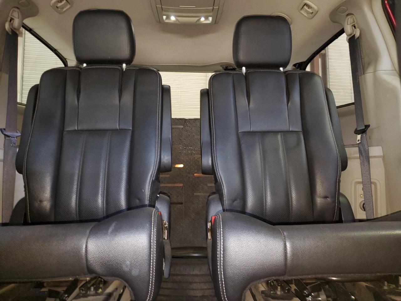 2015 Chrysler Town & Country Touring L VIN: 2C4RC1CG2FR619470 Lot: 81150905