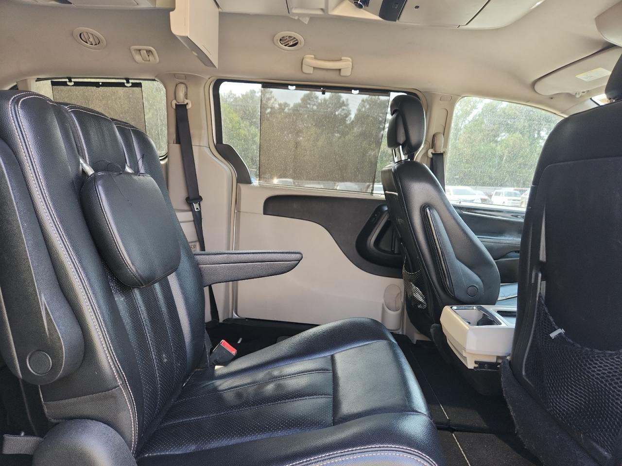 2011 Chrysler Town & Country Touring L VIN: 2A4RR8DG5BR604116 Lot: 81374265