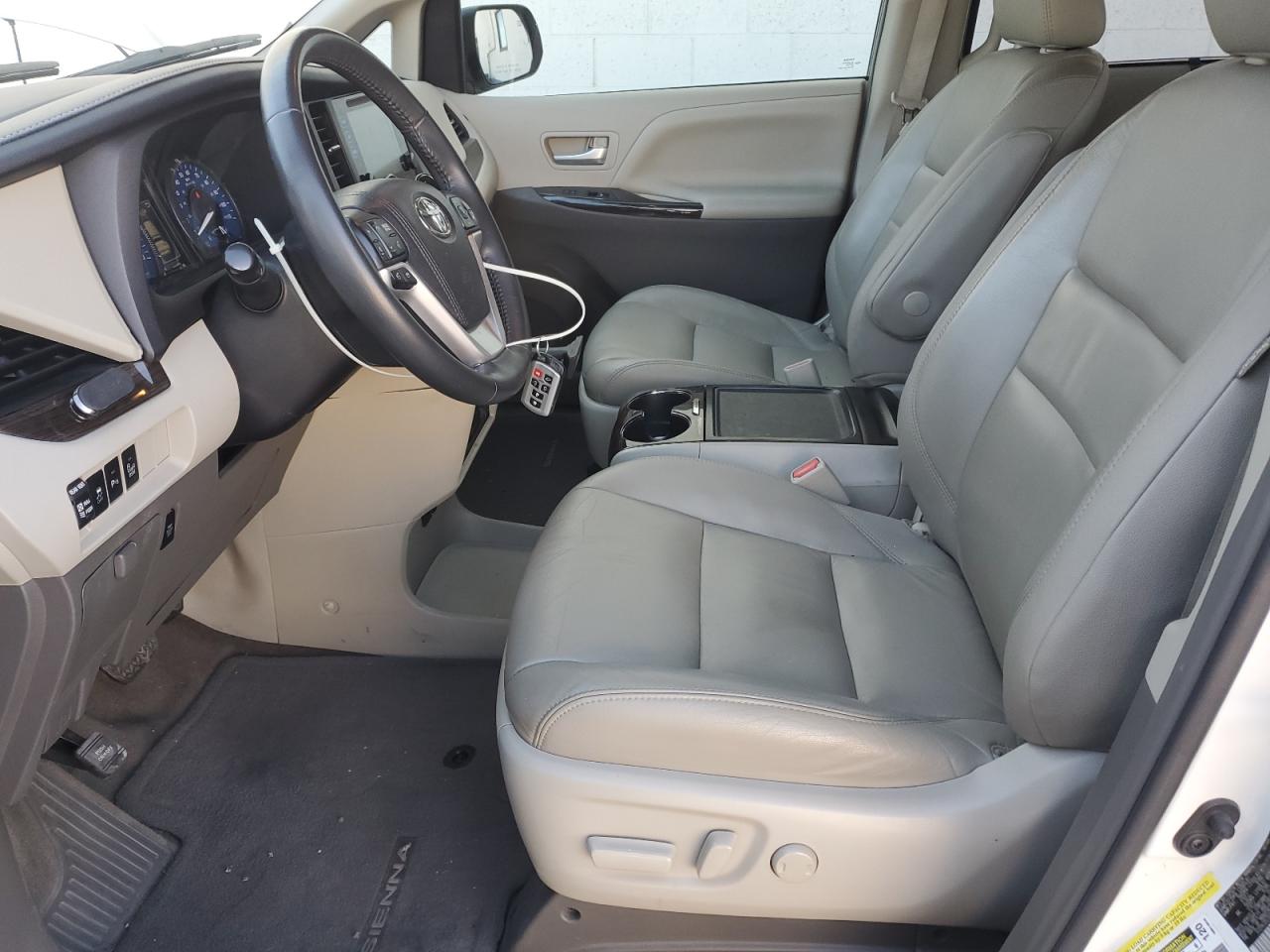 2016 Toyota Sienna Xle VIN: 5TDYK3DC2GS755161 Lot: 83996595