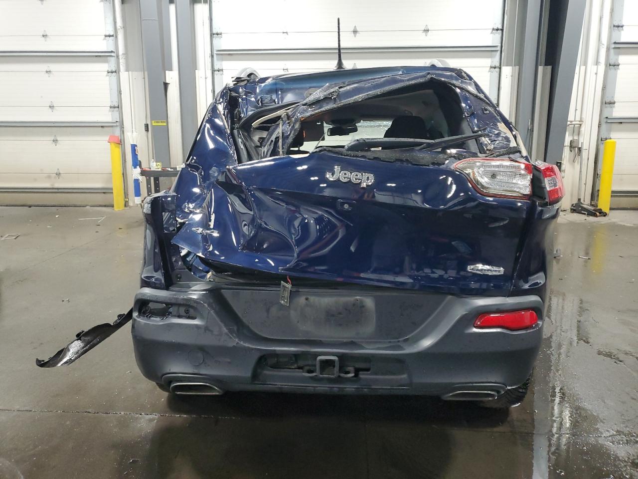 2015 Jeep Cherokee Latitude VIN: 1C4PJMCS9FW589085 Lot: 80027145