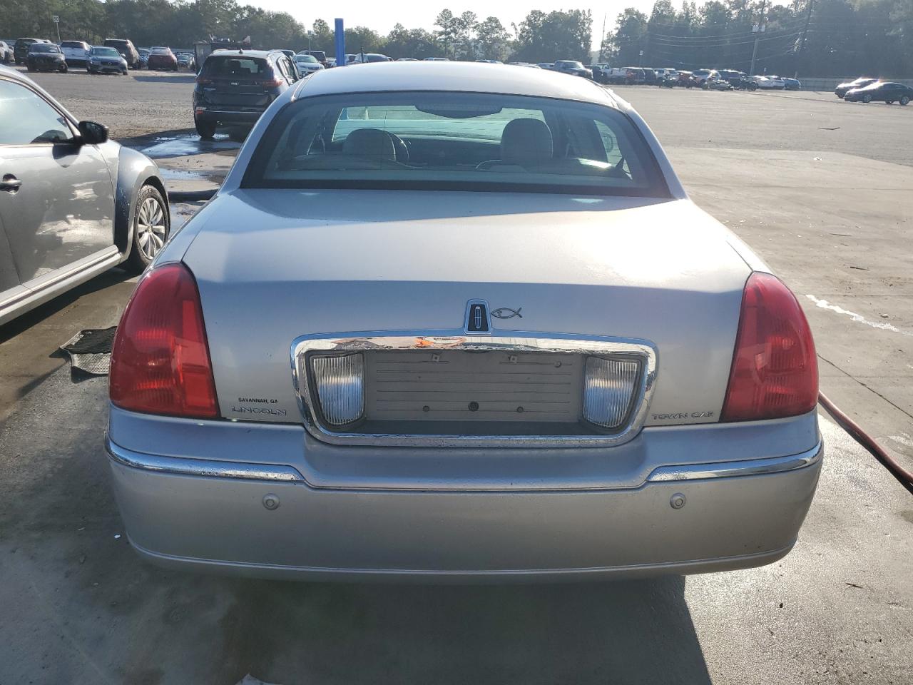 2003 Lincoln Town Car Signature VIN: 1LNHM82W13Y611776 Lot: 83804965