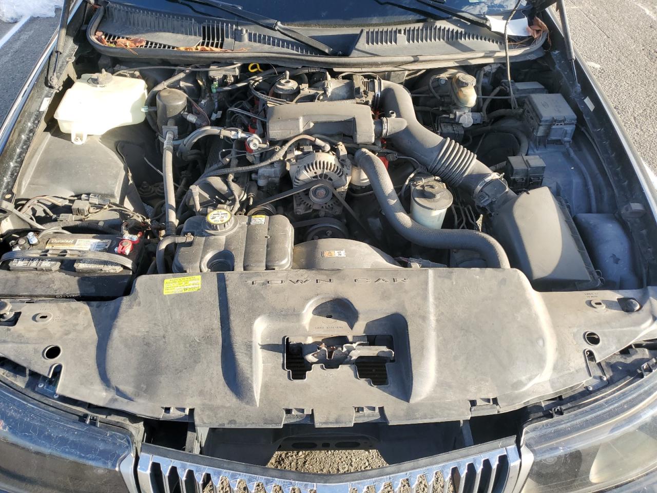 2002 Lincoln Town Car Cartier VIN: 1LNHM83W42Y645451 Lot: 81335435