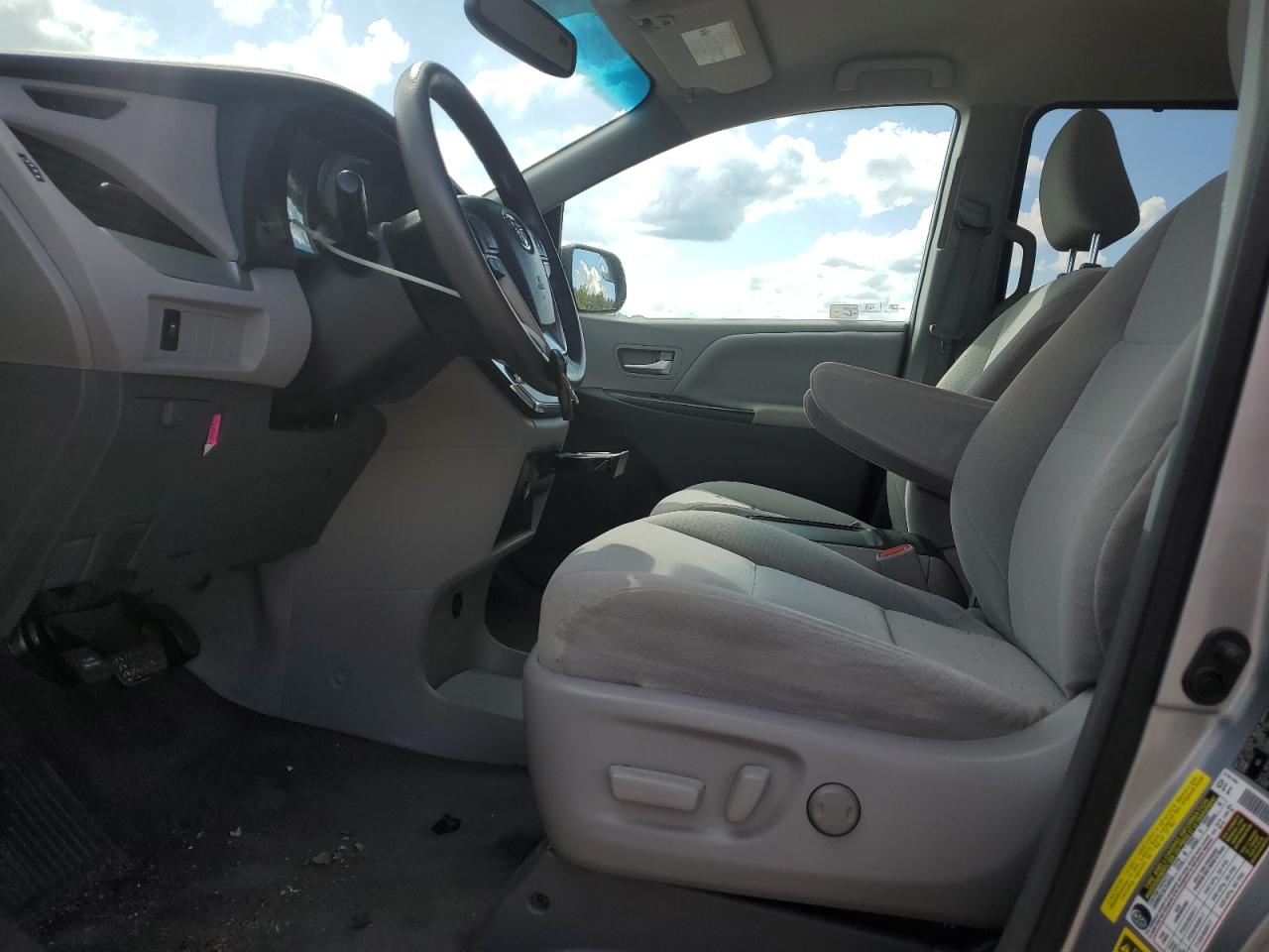 2015 Toyota Sienna Le VIN: 5TDKK3DC1FS539256 Lot: 84383585