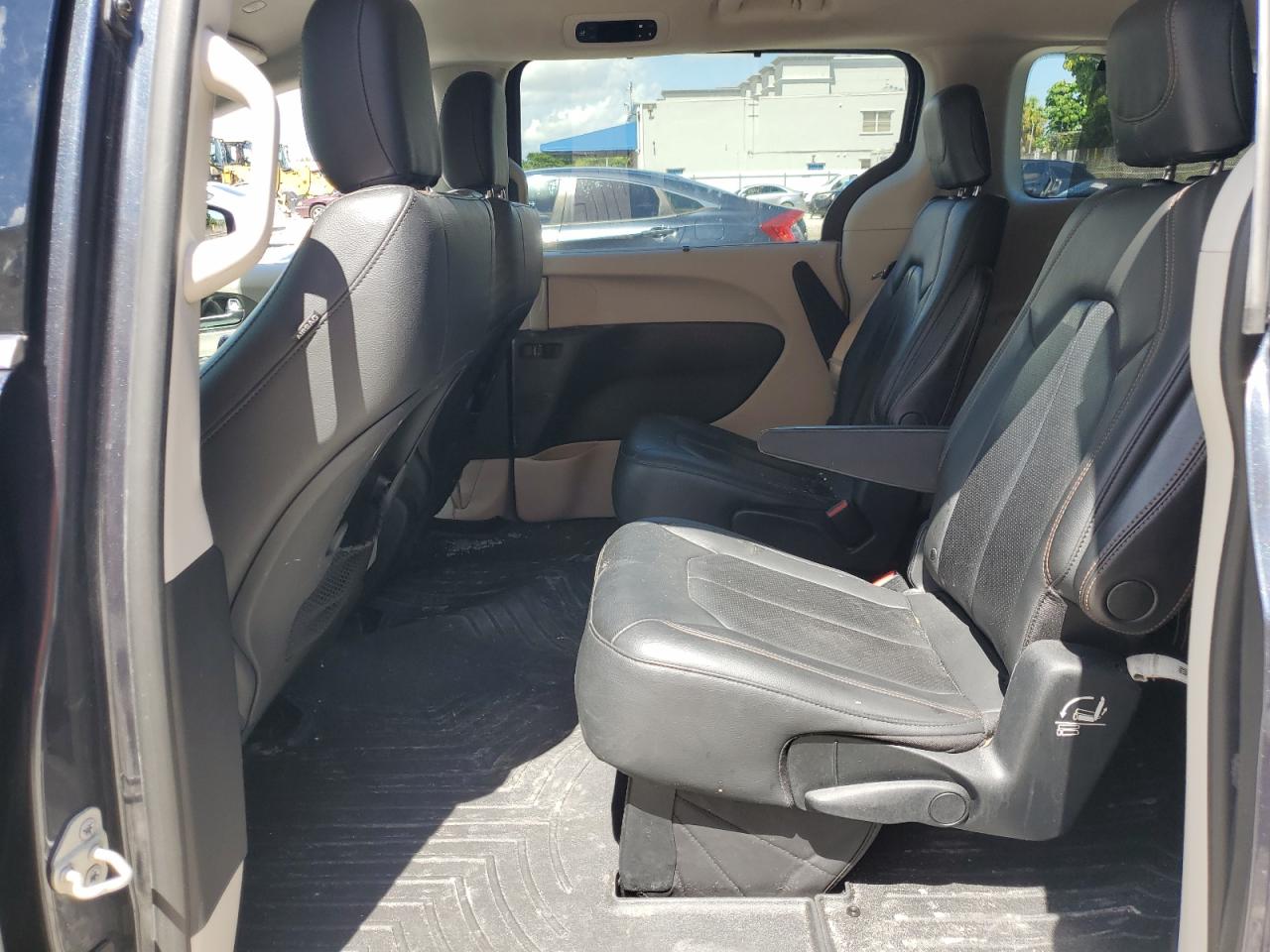 2020 Chrysler Pacifica Touring L VIN: 2C4RC1BG8LR115664 Lot: 84189665