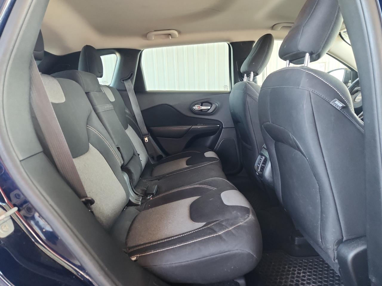 2015 Jeep Cherokee Sport VIN: 1C4PJMABXFW570418 Lot: 71794095