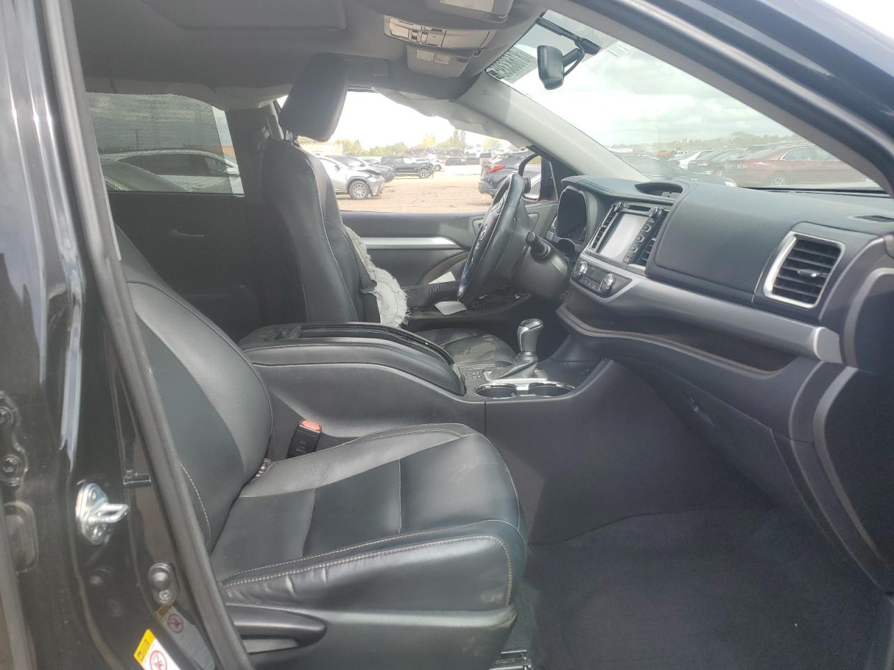 2016 Toyota Highlander Xle VIN: 5TDJKRFH2GS270967 Lot: 81683395