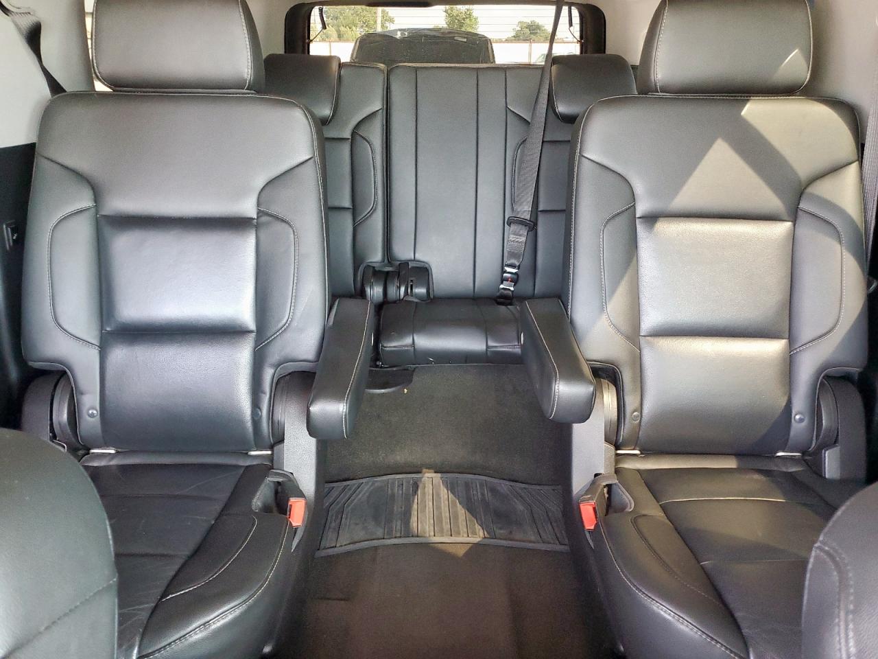 2018 Chevrolet Suburban Lt VIN: 1GNSCHKC5JR321705 Lot: 43357643