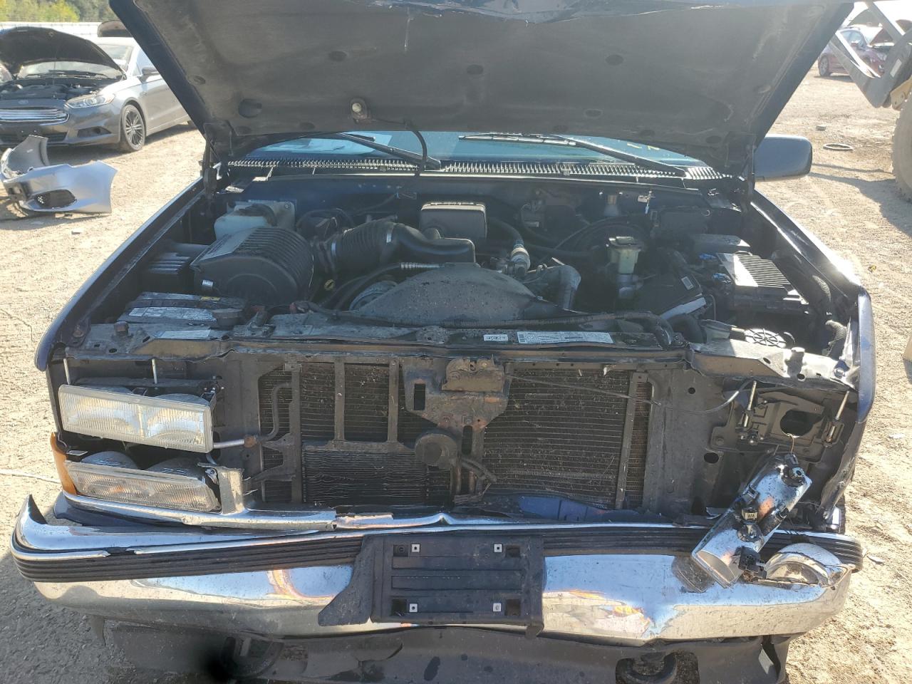 1999 Chevrolet Tahoe K1500 VIN: 1GNEK13R4XJ567548 Lot: 84009025