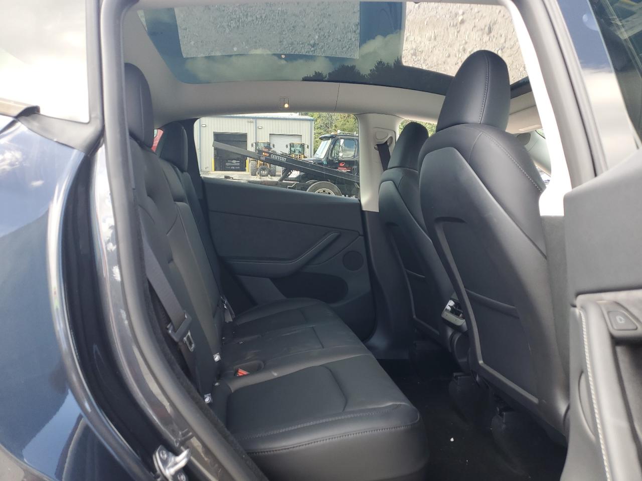 2025 Tesla Model Y VIN: 7SAYGDEE0SA338769 Lot: 81674275