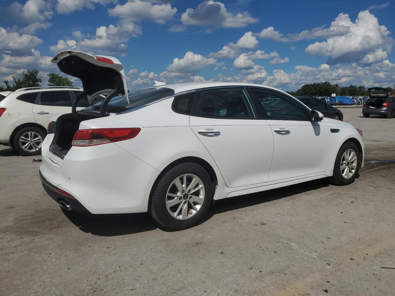 2017 Kia Optima Lx VIN: 5XXGT4L35HG156855 Lot: 84380435