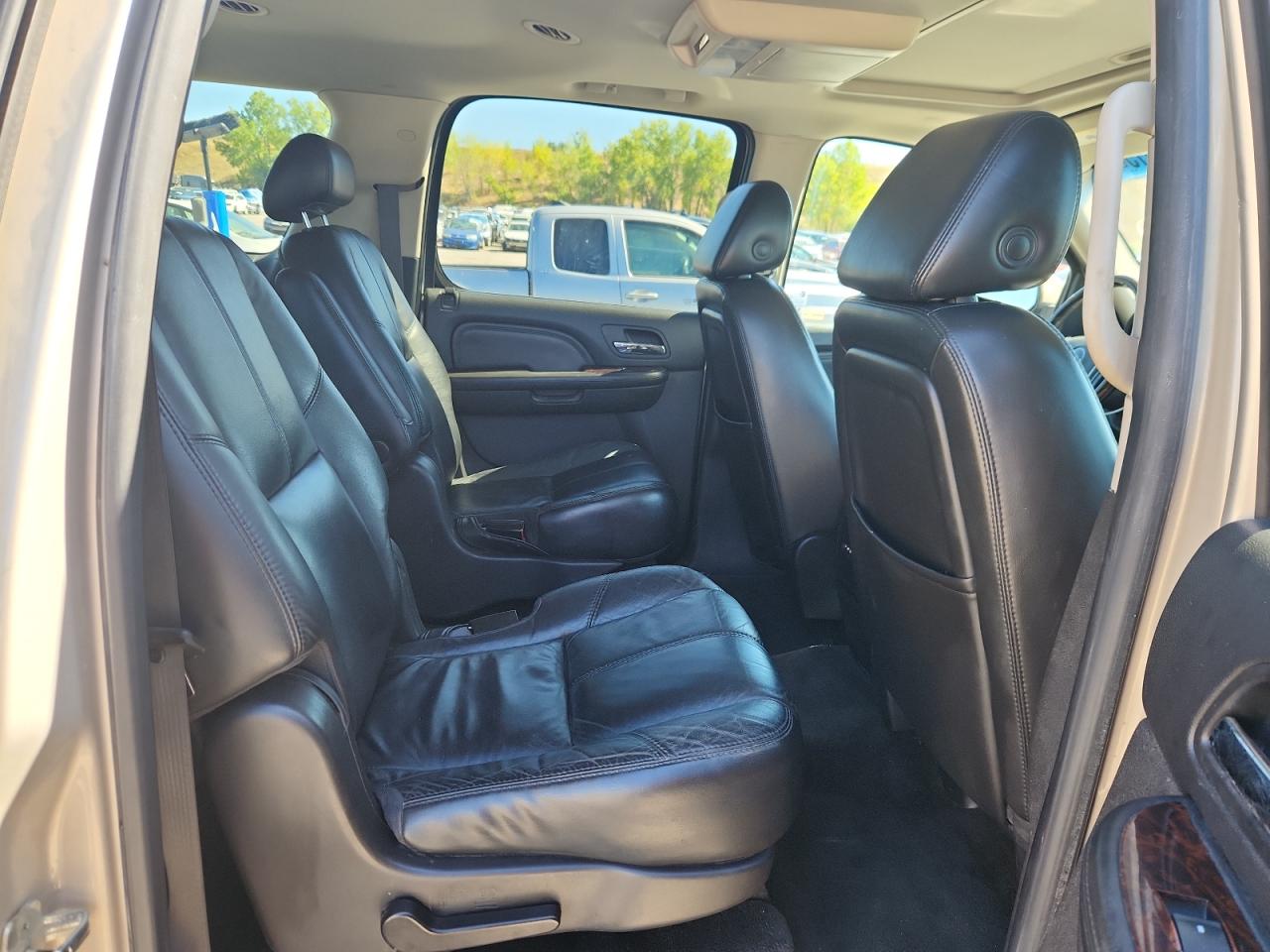 2007 GMC Yukon Xl Denali VIN: 1GKFK66827J400297 Lot: 83993515