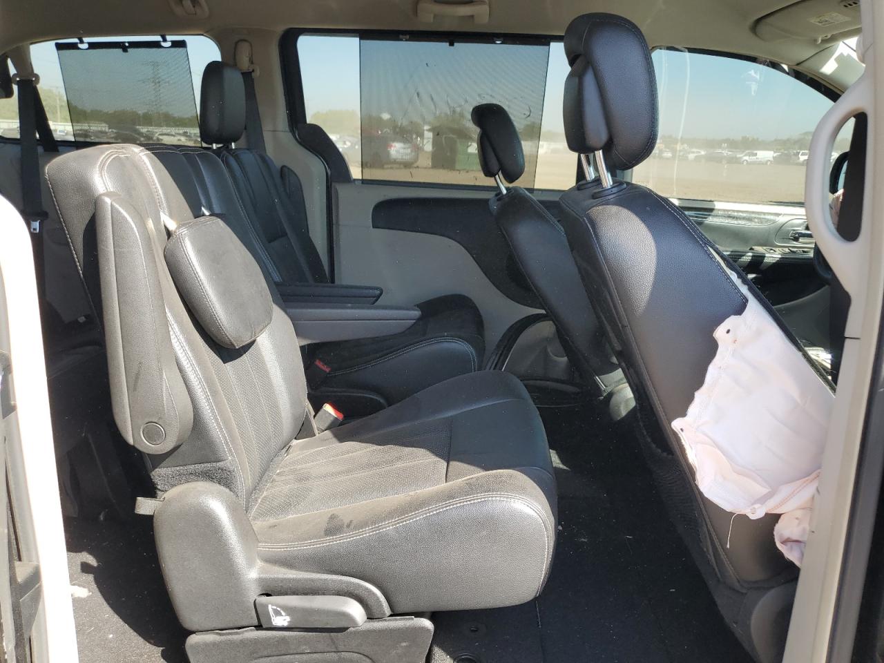 2015 Chrysler Town & Country Touring L VIN: 2C4RC1CG9FR674756 Lot: 81879395