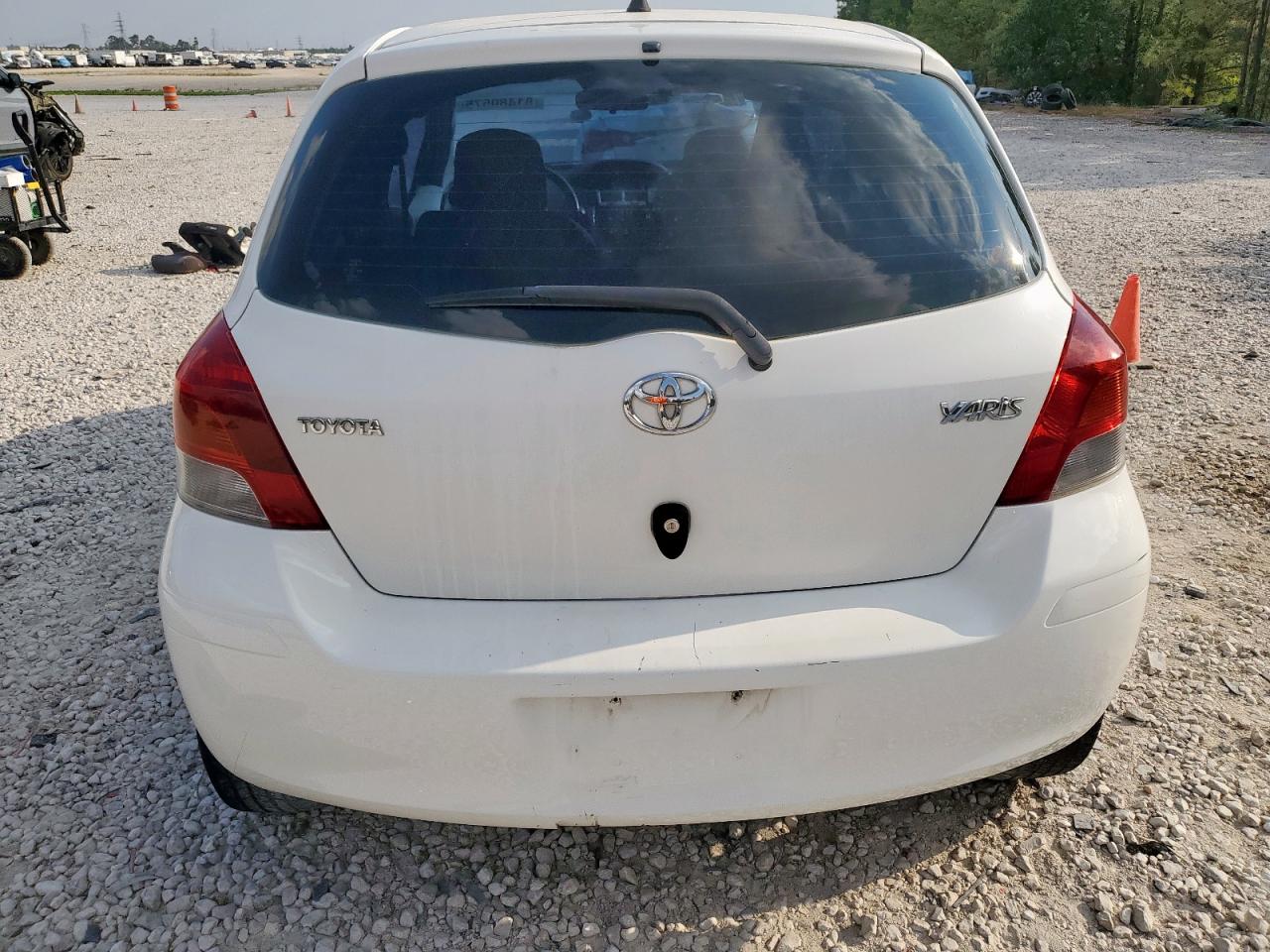 2010 Toyota Yaris VIN: JTDJT4K36A5317103 Lot: 81480575